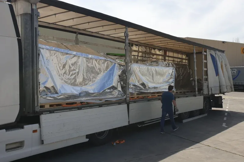 Vacuum packaging before transport